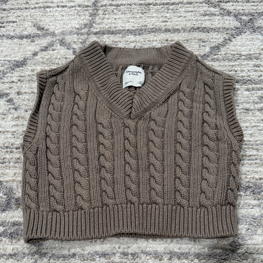 Abercrombie & Fitch Cropped Cable Knit Sleeveless Sweater Vest - Brown